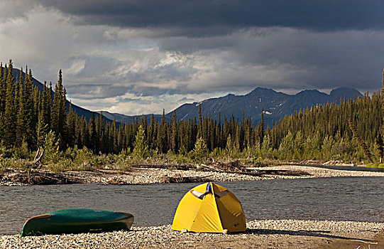 露营,砾石,帐蓬,独木舟,山峦,后面,河,育空地区,加拿大