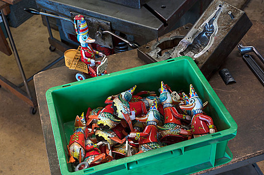 盒子,锡制玩具,20世纪50年代,鸭子,消防员,右边,装饰线条,大象,上弗兰科尼亚,巴伐利亚,德国,欧洲