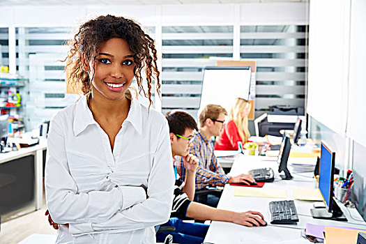 非洲,职业女性,年轻,办公室,电脑,书桌,排