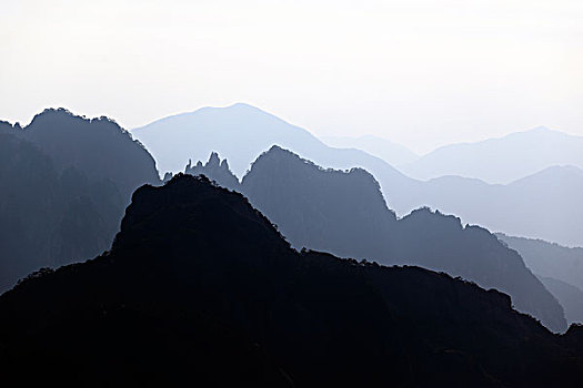 山峦,山顶,远景