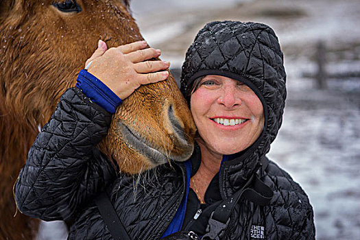 女人,冰岛马,暴风雪,冰岛