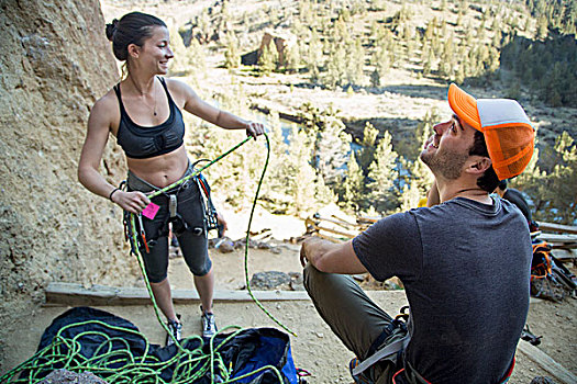 攀岩者,准备,绳索,史密斯岩石州立公园,俄勒冈