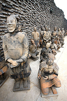 北京宋庄艺术区内的兵马俑