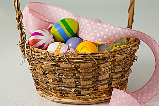 多样,复活节彩蛋,丝带,柳条篮,白色背景,背景