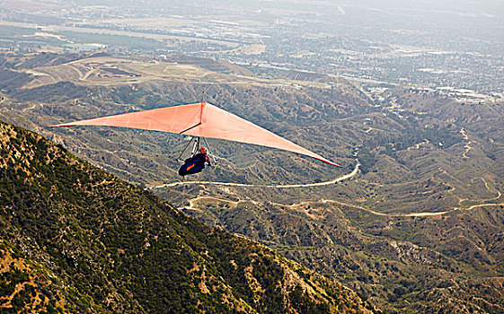 男人,飞,悬挂式滑翔机,上方,山谷