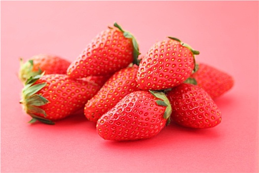 草莓,粉色背景