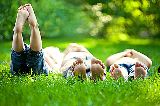 高兴,孩子,躺着,青草,户外,公园