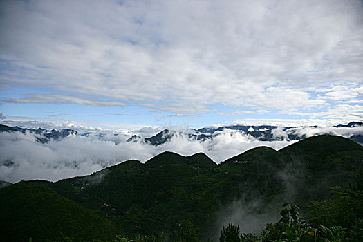 巫溪云台山清晨雨过天晴的云雾