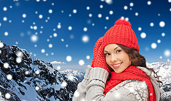 高兴,寒假,圣诞节,人,概念,微笑,少妇,红色,帽子,围巾,连指手套,上方,雪山,背景