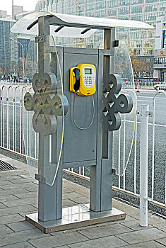 北京长安街旁的公用电话亭
