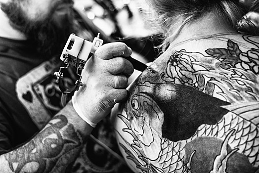 创作,纹身,背影,女孩,职业,鲤鱼,鱼,黑白