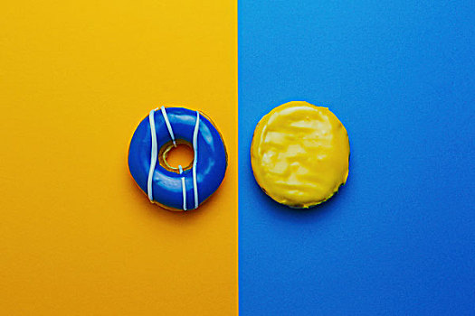 甜甜圈,彩色背景