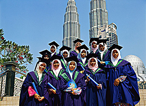 大学,毕业生,照相,公园,主顾,塔楼,背景,吉隆坡,马来西亚