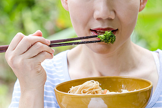 边缘行者超前点播在线观看粤语