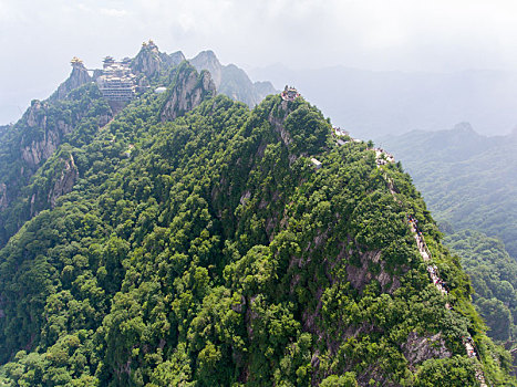 航拍河南洛阳栾川老君山最高峰马鬃岭