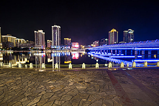 滨河城市夜景