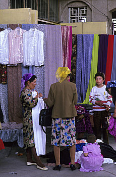 中国,新疆,吐鲁番,市场一景,女人