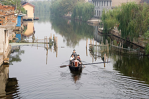 浙江绍兴安昌古镇乌蓬船