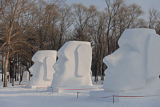 雪雕复活节岛巨人头像