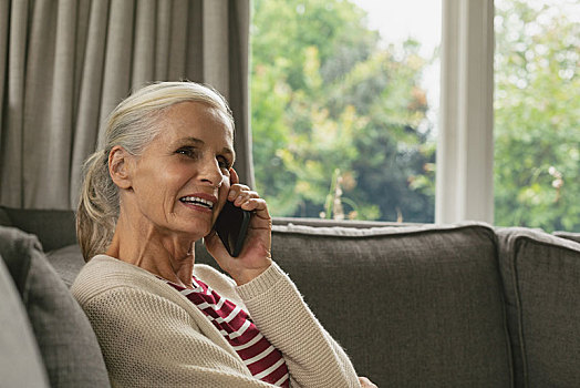 活力老人,坐,女人,沙发,交谈,手机,客厅,舒适,家