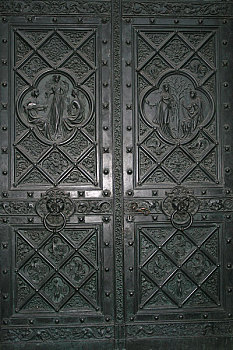 德国建筑上的铜门