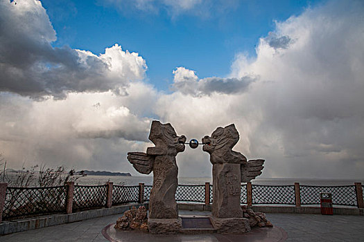 山东省蓬莱市丹崖山上渤海与黄海分界线标志