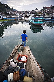 男人,行李,物品,码头,岛屿,湖,苏门答腊岛,印度尼西亚