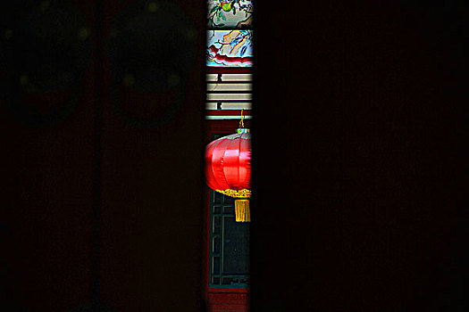 门内的大红灯笼