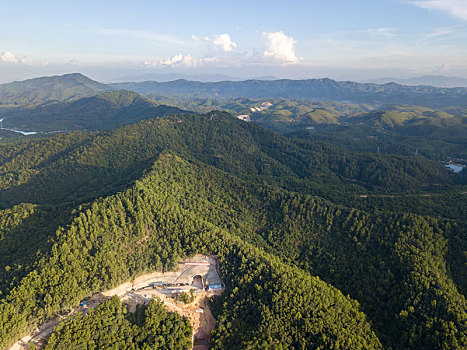 广汕高铁铜锣山隧道工地航拍风光