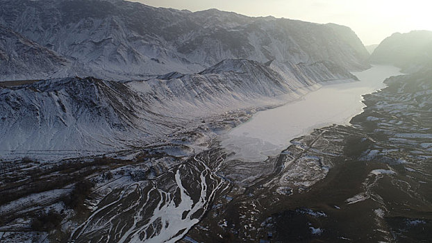 大地艺术照,东天山石城子水库