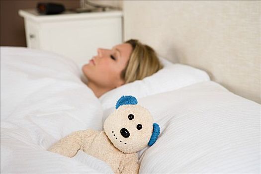 女人,床上,泰迪熊