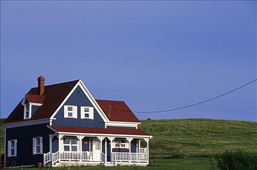 魁北克,马格达伦群岛,岛屿,木屋,绿色植物,深蓝,建筑,栗色,屋顶,蓝天