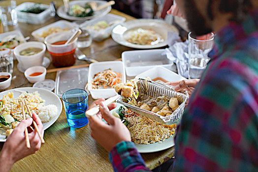 男青年,吃饭,外卖,中餐