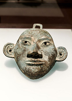 中国河南省安阳殷墟遗址商代出土文物青铜人面具