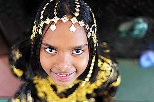 kuwait,city,close,up,portrait,of,young,girl,in,traditional,dress,with,sharp,eyes