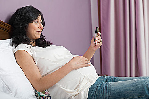 孕妇,接触,腹部,发短信,手机
