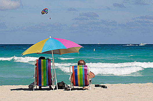 度假者,看,帆伞运动,迈阿密,南,海滩,艺术,地区,佛罗里达,美国