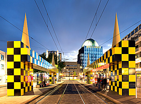 电车站,艺术家,后面,高层建筑,暮光,汉诺威,下萨克森,德国,欧洲
