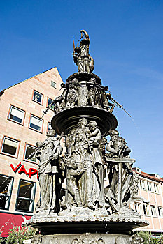 德国纽伦堡中央广场附近美德喷泉