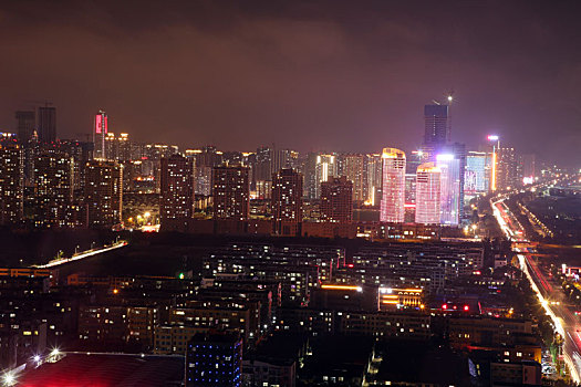 山东省日照市,暴雨突袭,马路秒变停车场,有人堵在路上2个小时