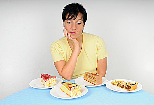 坐,女人,沮丧,犹豫,正面,四个,盘子,蛋糕