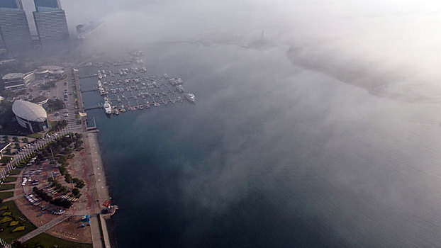 海边平流雾变幻莫测,200米高空俯瞰世帆赛基地犹如人间仙境