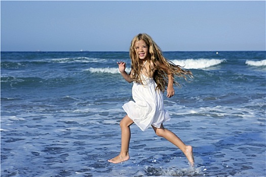小女孩,跑,海滩,蓝色海洋