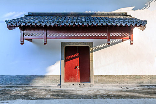 白墙黛瓦中式门头,南京市白鹭洲公园建筑