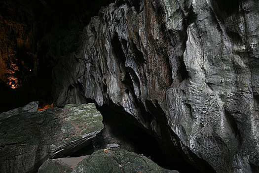 马来西亚穆鲁山国家公园马来西亚沙捞越州沙捞越洞穴,是已知世界上最大的洞穴