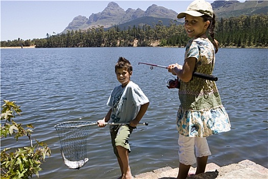 兄弟姐妹,7-10岁,捕鱼,湖,男孩,拿着,鱼,网,女孩,杆,微笑,头像