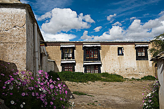 西藏日喀则札什伦布寺民居建筑