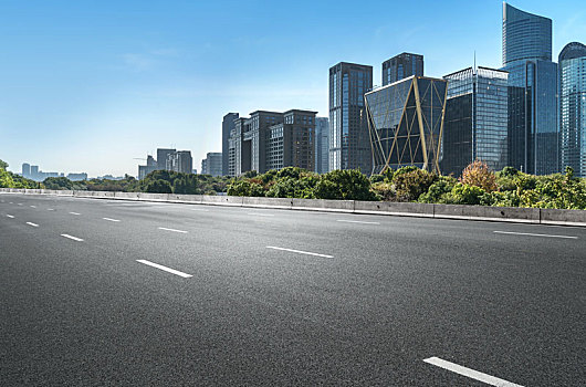 汽车广告背景,公路和现代城市建筑