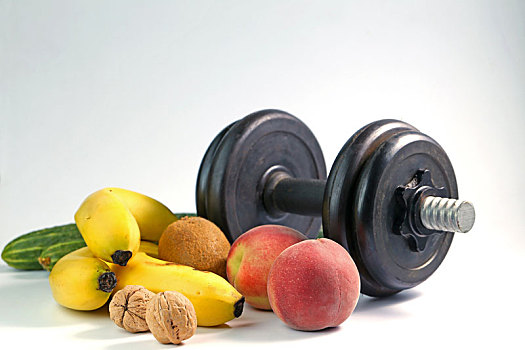 健康生活方式哑铃运动和水果