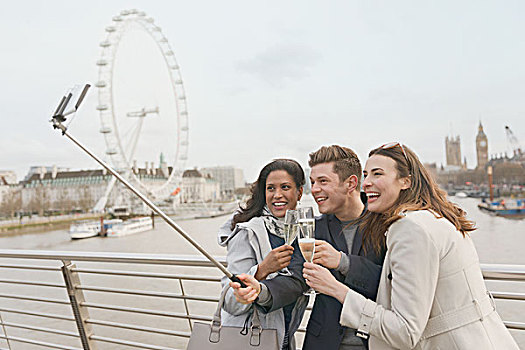 微笑,朋友,旅游,庆贺,祝酒,香槟,棍,靠近,千禧轮,伦敦,英国